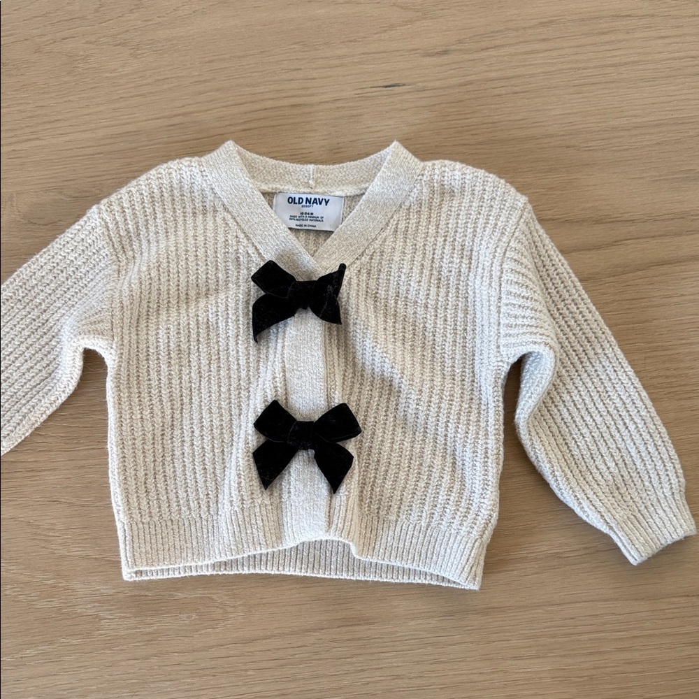 Old Navy sweater NWOT 18-24m